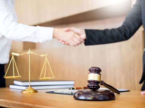 宝山律师一名缓刑人员因醉驾无证驾车出事故当场抓住