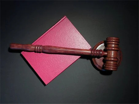 咨询律师浦东直接使用该民事裁定，还是根据该民事裁定另行制作执行裁定？